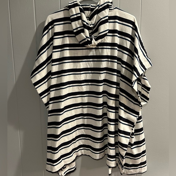 Loft Beach Coverup - Picture 3 of 3